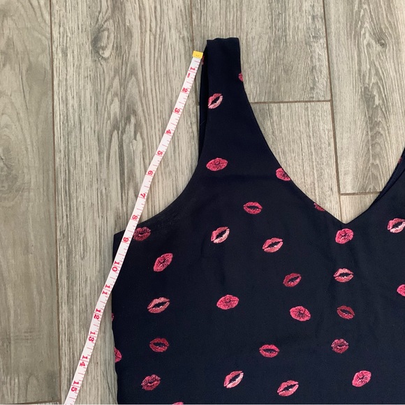 RW & Co. Silky Crepe V-Neck Cami - Dark Blue with Lips Print in Large - Picture 10 of 11